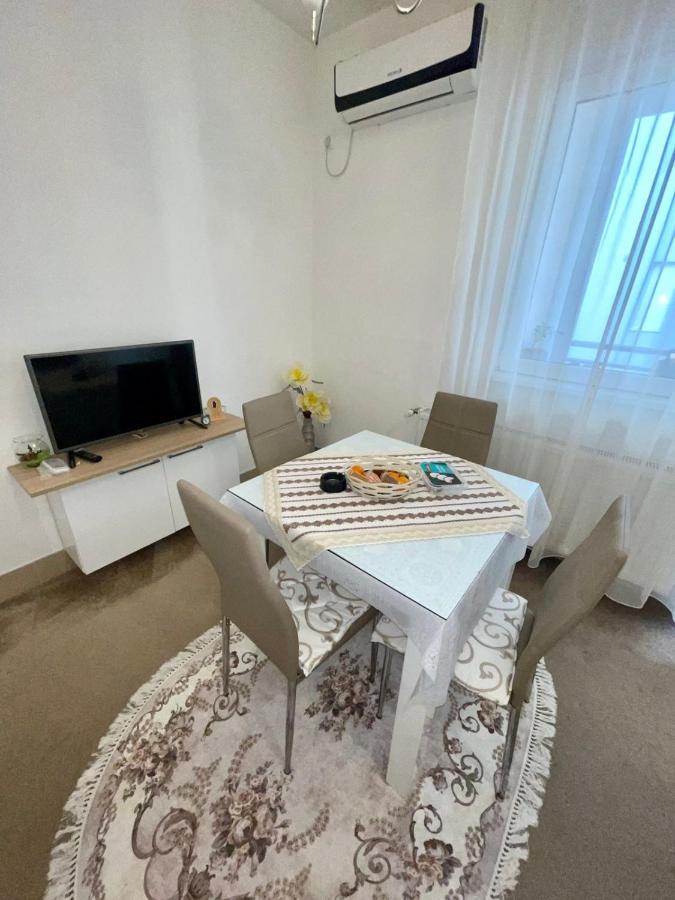 Sladjawing2 Apartment Jagodina Luaran gambar